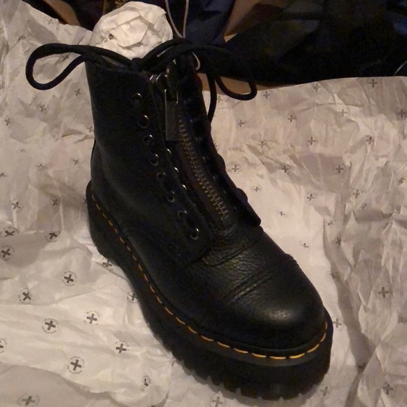 Dr. Martens Sinclair US Size 6 - Picture 4 of 9